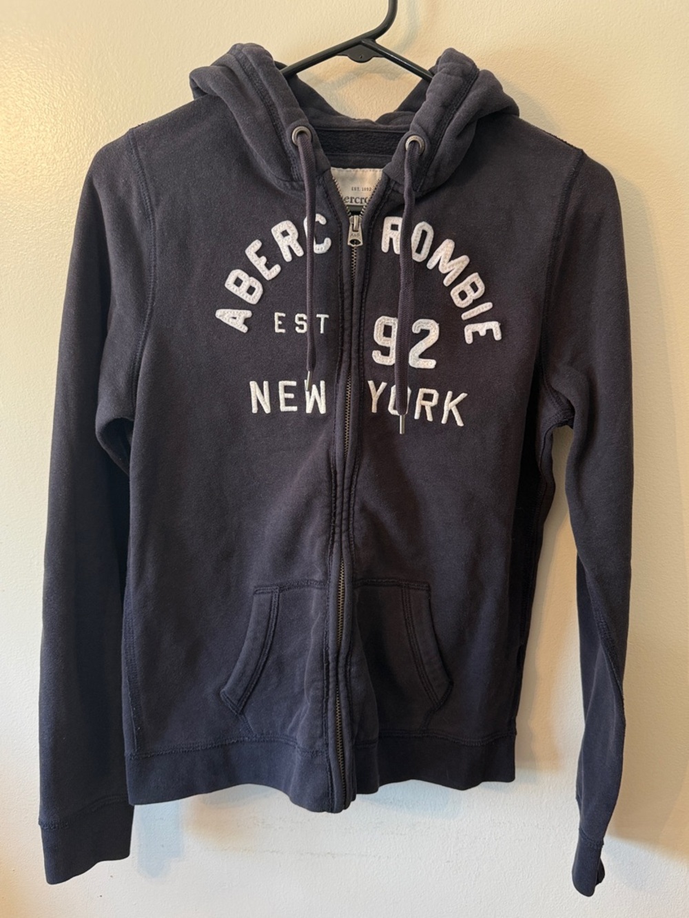 Abercrombie & Fitch women’s black Full-Zip Hooded Sweatshirt sz L appliqué